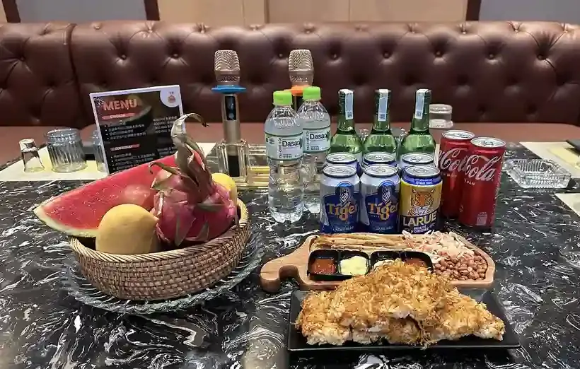 다낭 브이쇼 가라오케 현장 사진 5